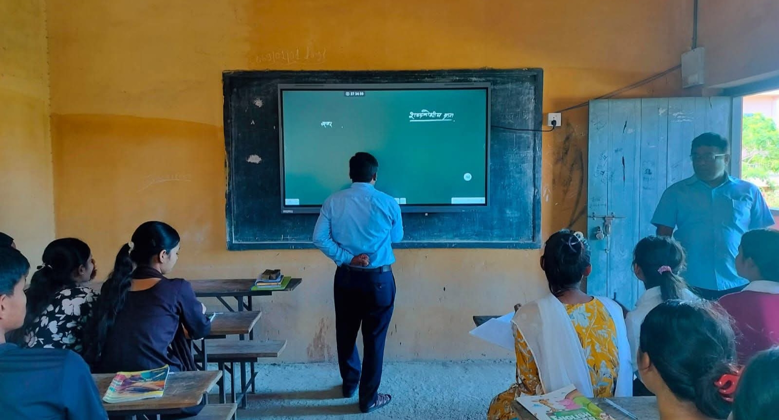 सर्लाही क्याम्पसमा डिजिटल स्मार्ट बोर्डमार्फत अत्याधुनिक पठनपाठन सुरु